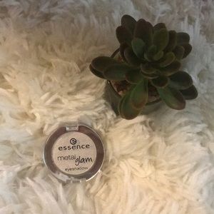 NEW Essence metal glam eyeshadow 08 n’ice frosting